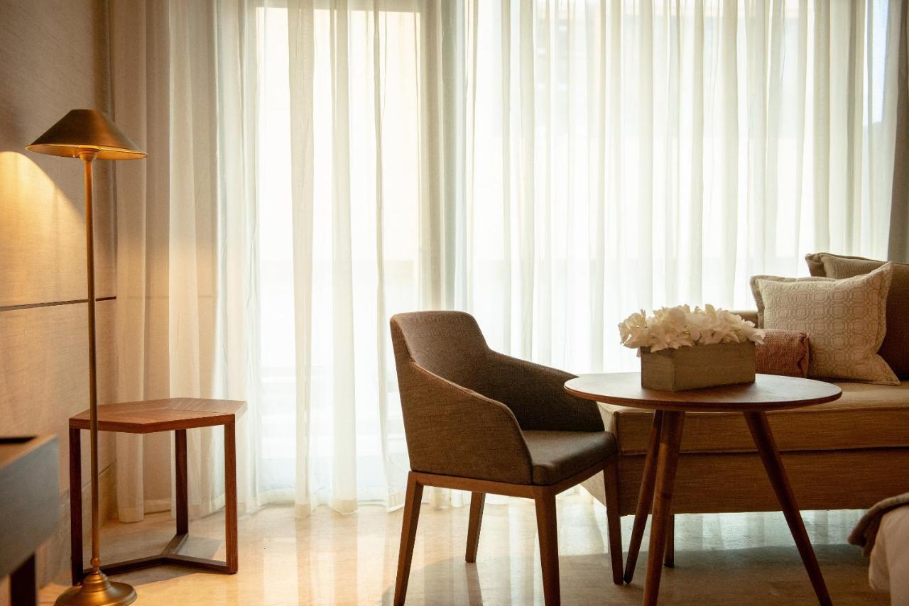 Shirvan Hotel City Yard Jeddah Exterior photo A living room with a floor lamp