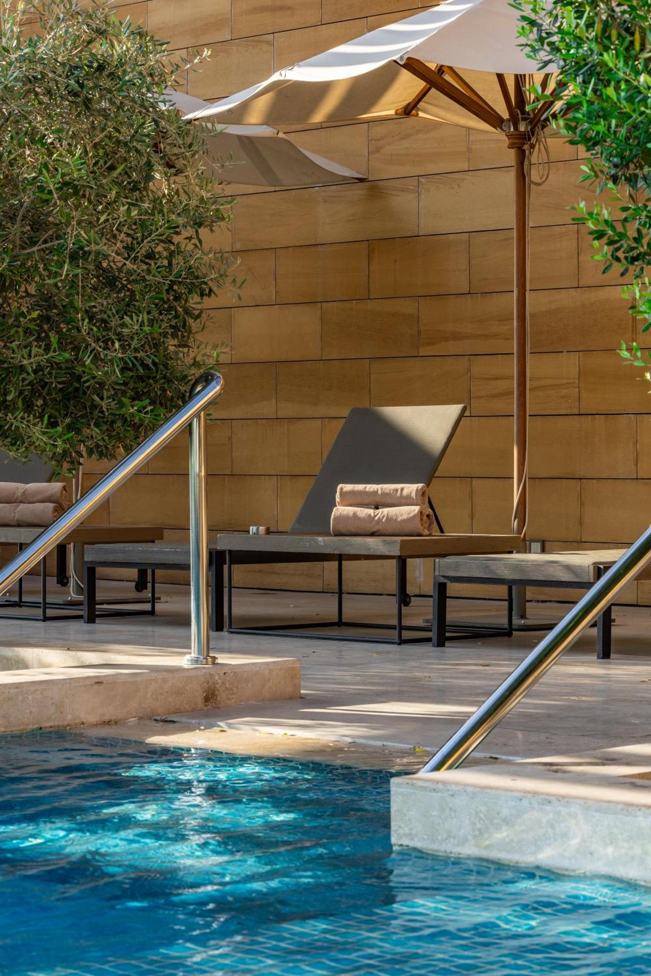 Shirvan Hotel City Yard Jeddah Exterior photo The memorial chair