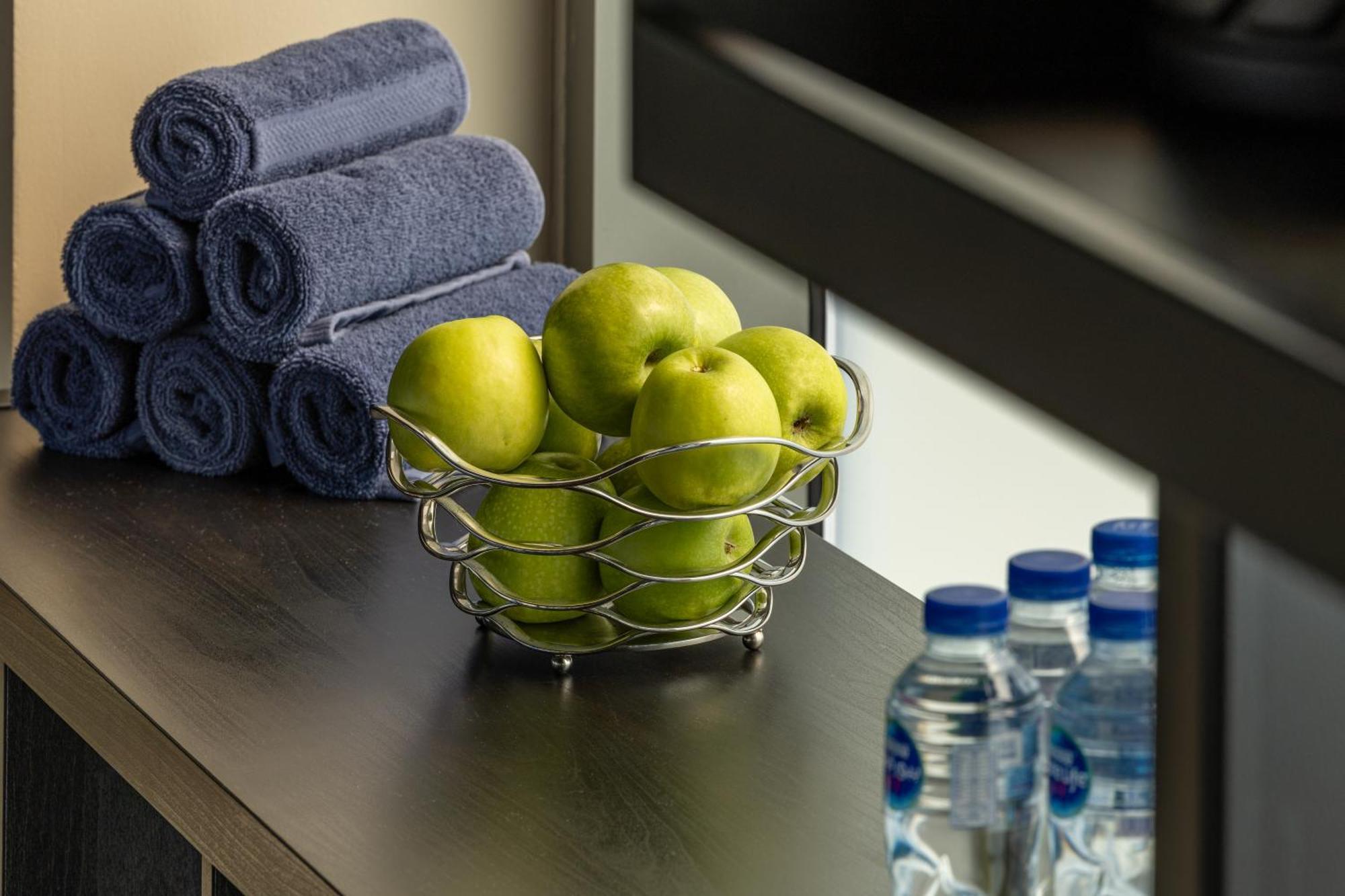 Shirvan Hotel City Yard Jeddah Exterior photo A basket of apples