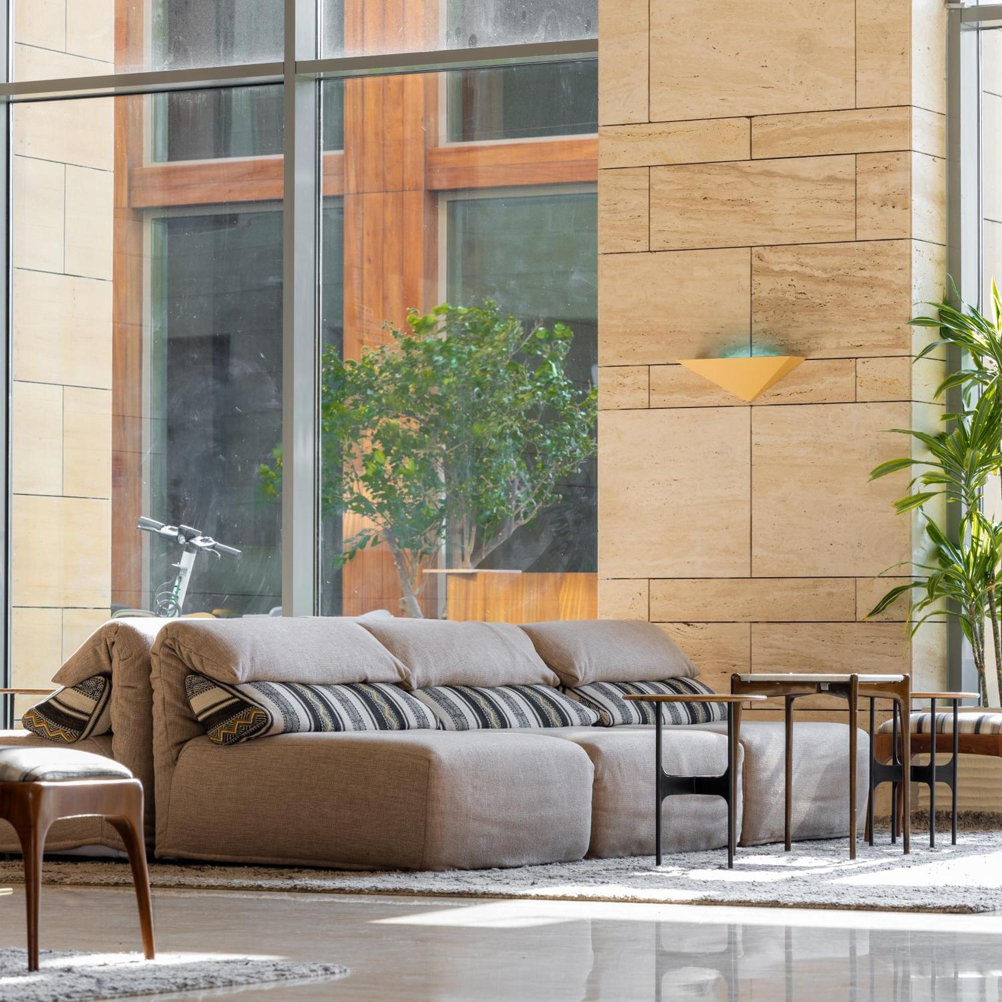 Shirvan Hotel City Yard Jeddah Exterior photo A modern sofa